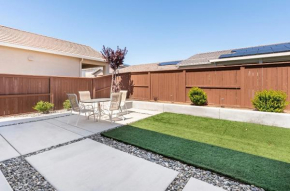 fresh, roomy airport & Uc close